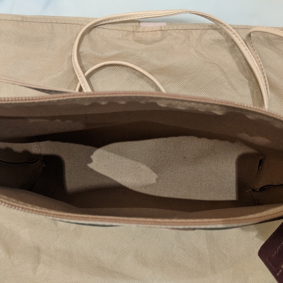 I Santi brand new crossbody purse - Picture 3 of 7